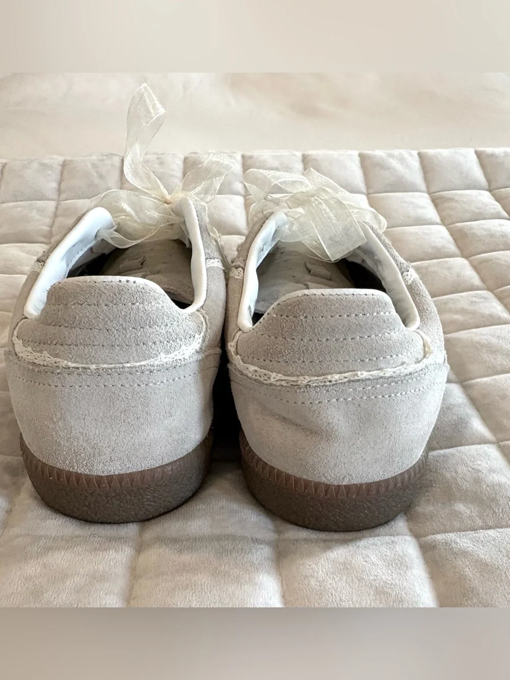 ALOHAS Tb.490 Crochet Trim Sneakers Cream Suede Size 8.5 Never Worn No Box
